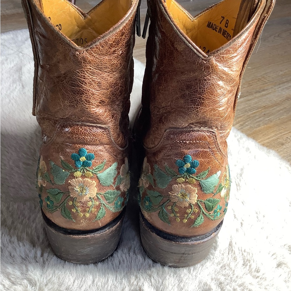 Whimsical Embroidered Old Gringo Ankle Boots - Picture 5 of 6